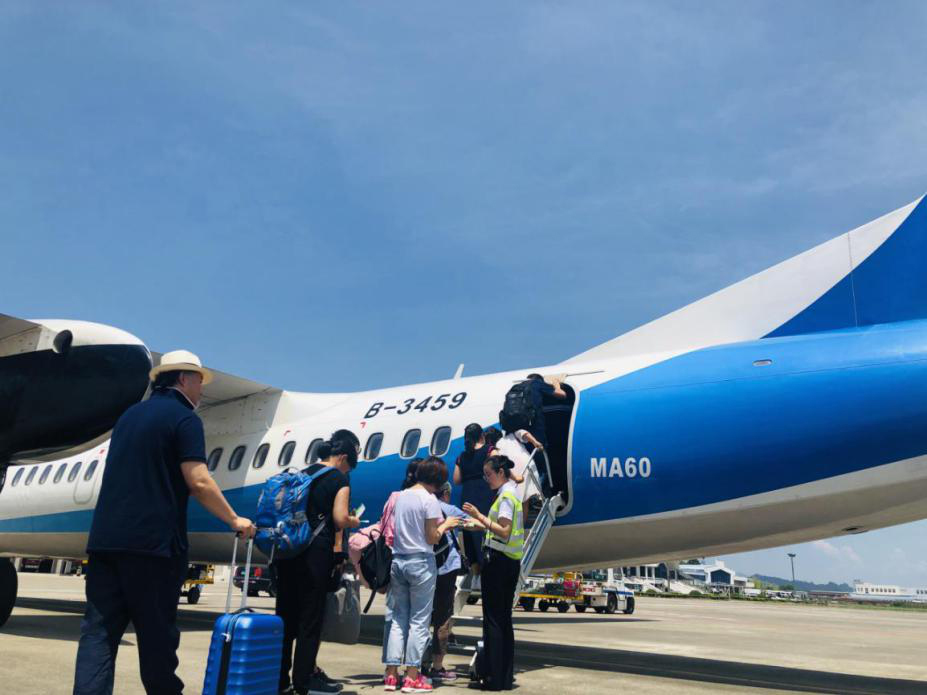 確保旅客順暢出行，機(jī)場(chǎng)一線職工高溫堅(jiān)守！