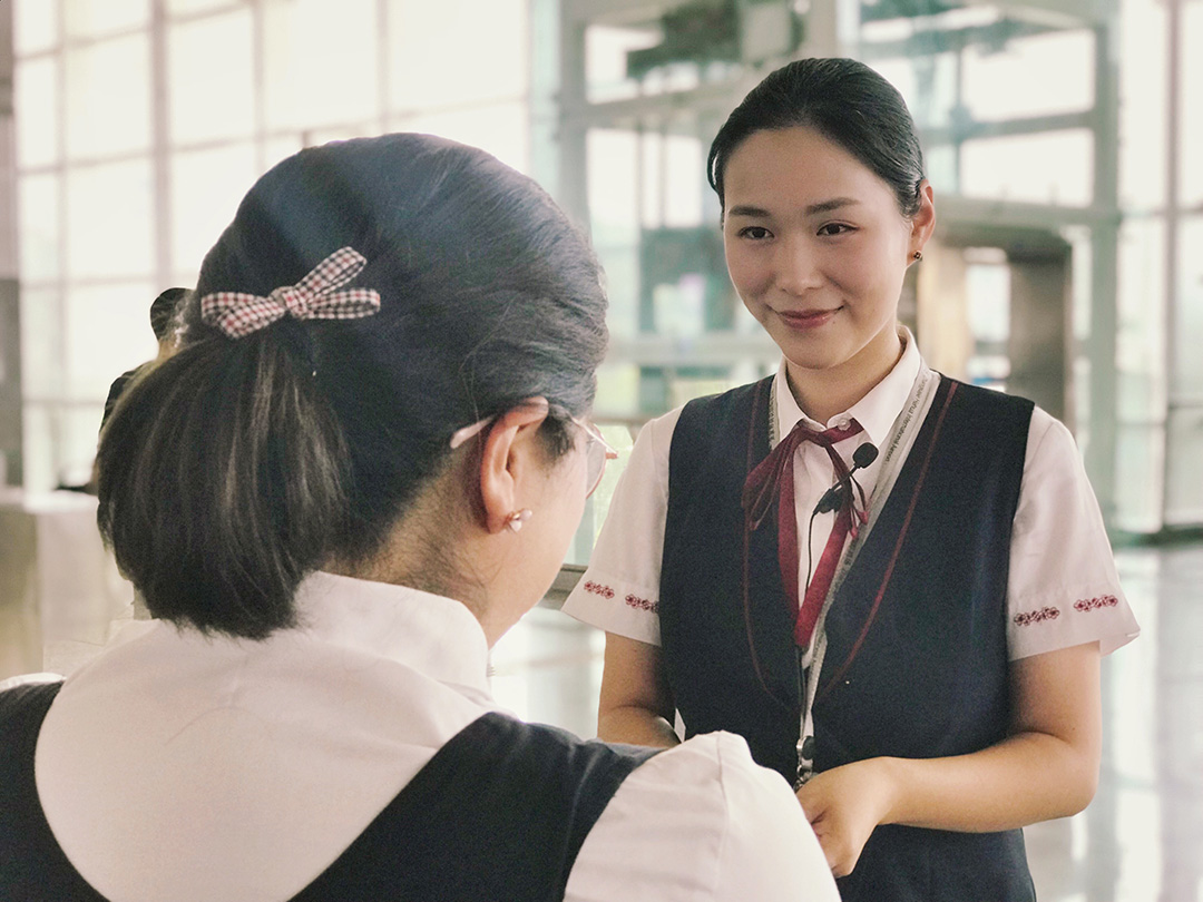 貼心服務(wù)點(diǎn)亮機(jī)場窗口 不忘初心閃出耀眼光芒